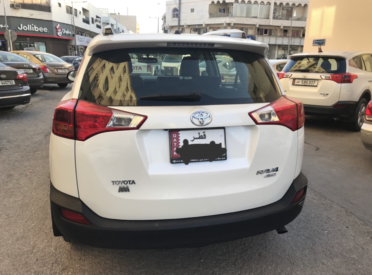 2015 model Luxury line Toyota RAV4 urgent Sale-Al Sadd Qatar