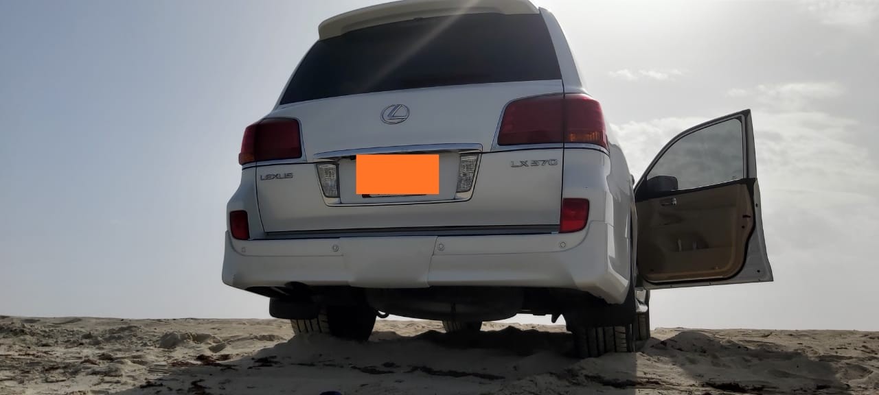 LUXURY AND SUPER CONDITION LEXUS LX 570 FOR URGENT SALE-Madinat Khalifa South Qatar