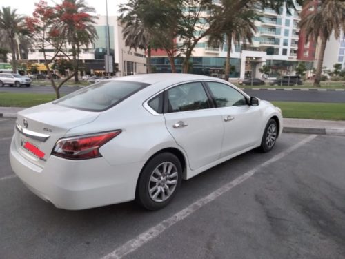 Neatly used 2014 model  Nissan Altima for urgent sale-Dubai