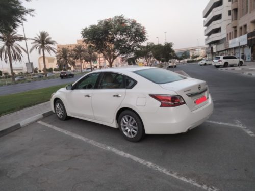 Neatly used 2014 model  Nissan Altima for urgent sale-Dubai