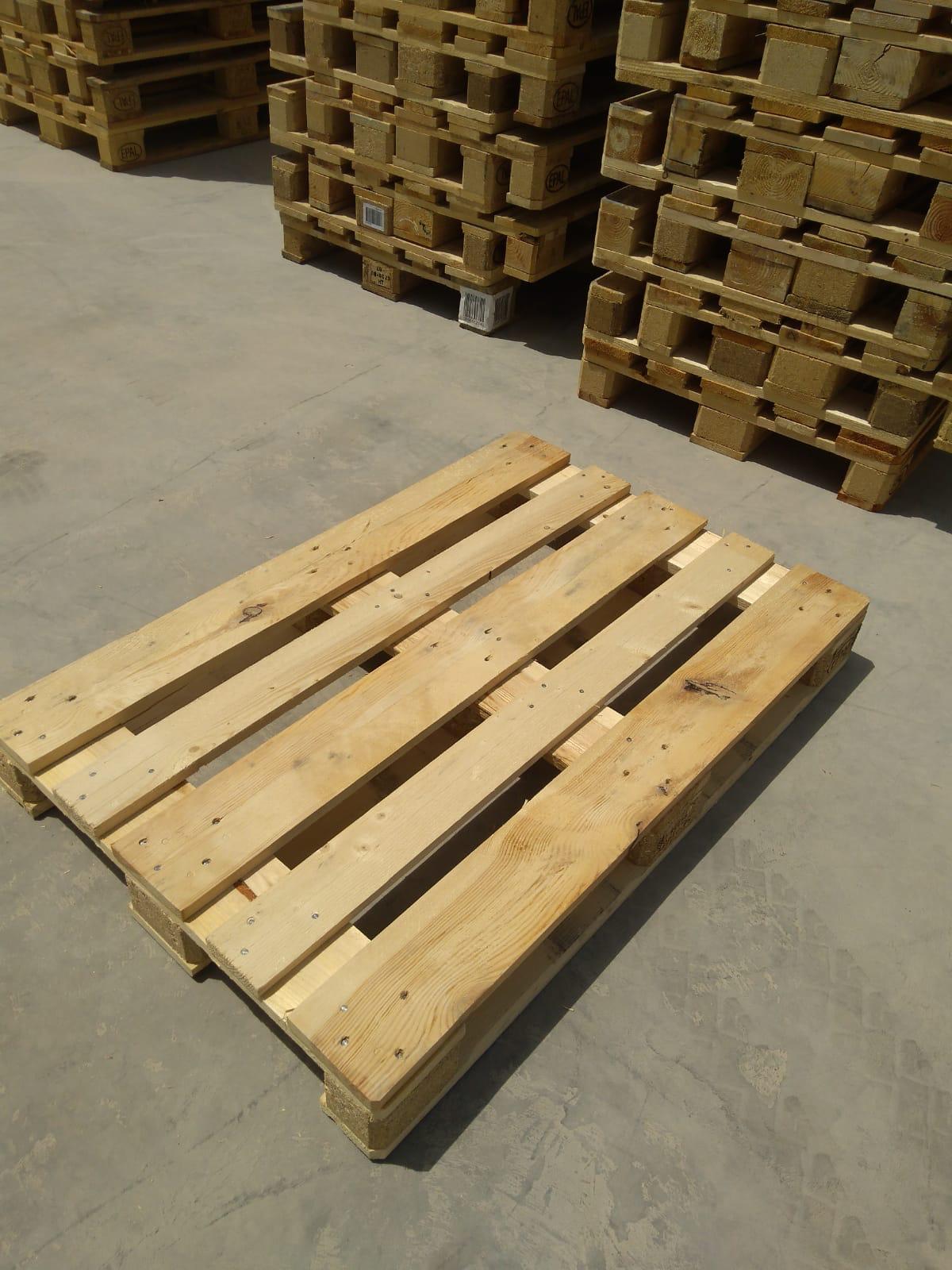 Plastic and wooden  Pallets for sale