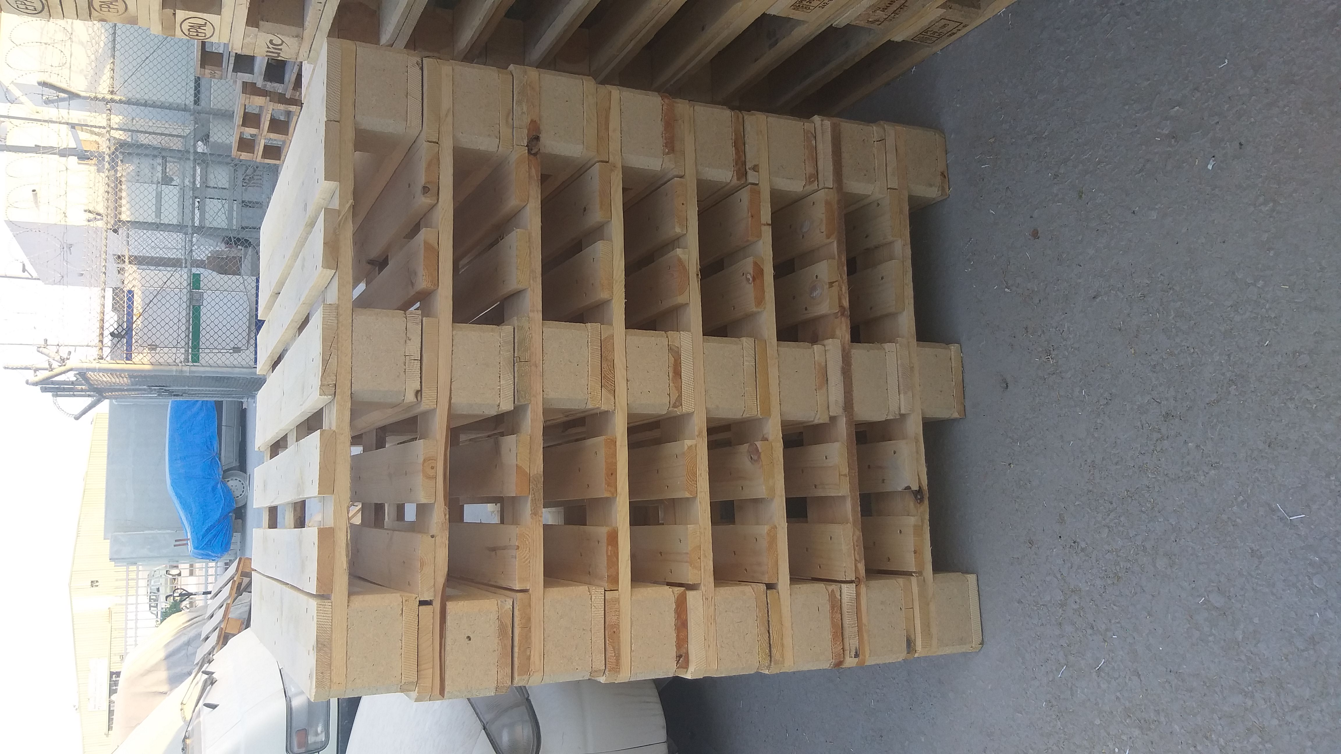 Plastic and wooden  Pallets for sale