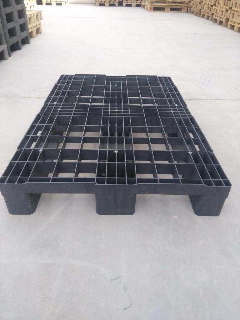 Plastic and wooden  Pallets for sale