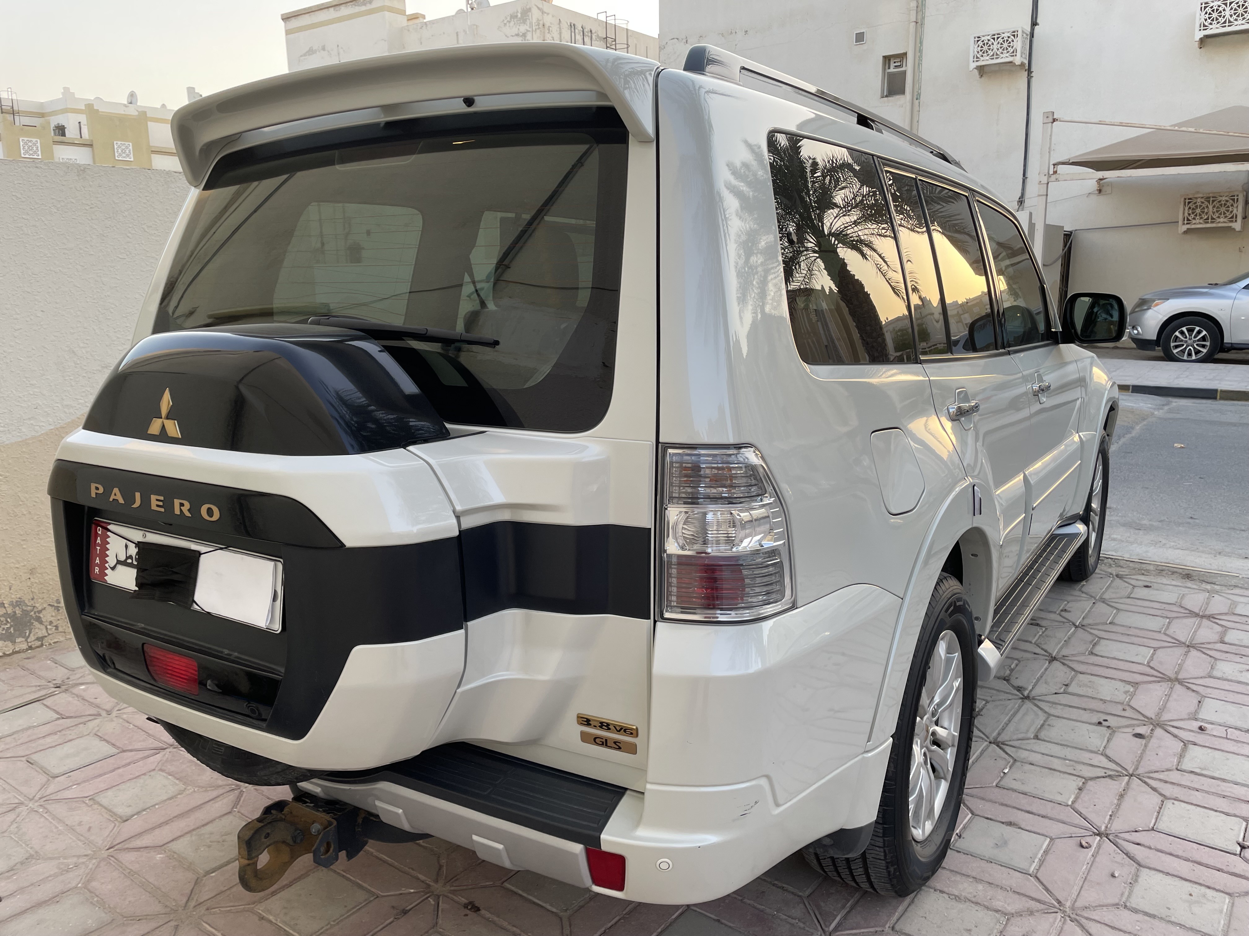 Private: MITSHUBISHI PAJERO 3.8L GOLD 2016 FULL OPTIONS-Al Wukair