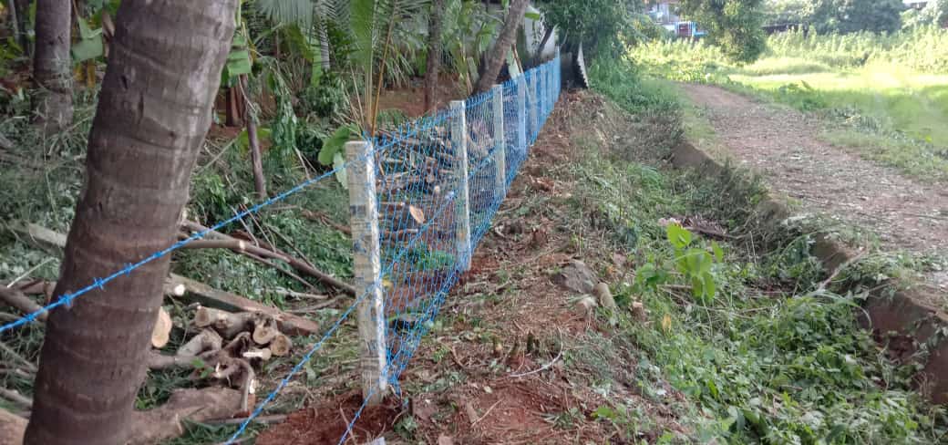 ഉത്തരവാദിത്വത്തോട് കൂടി കേരളത്തിലെവിടെയും കമ്പിവേലി  കെട്ടി തരുന്നു ( Fencing works with Affordable Rate)